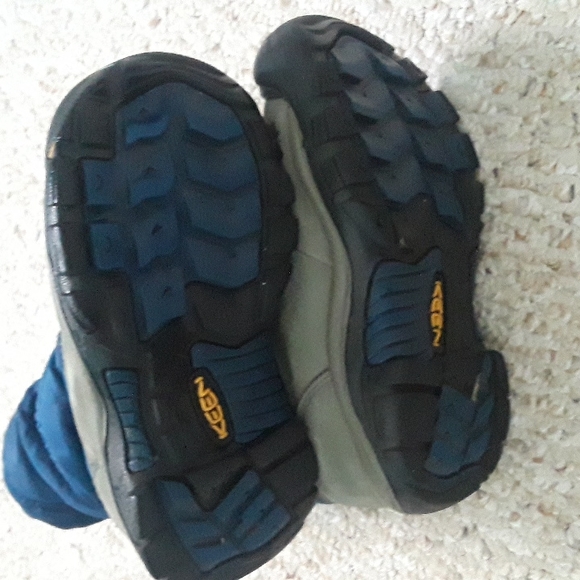 winter boots by Keen - Picture 3 of 6